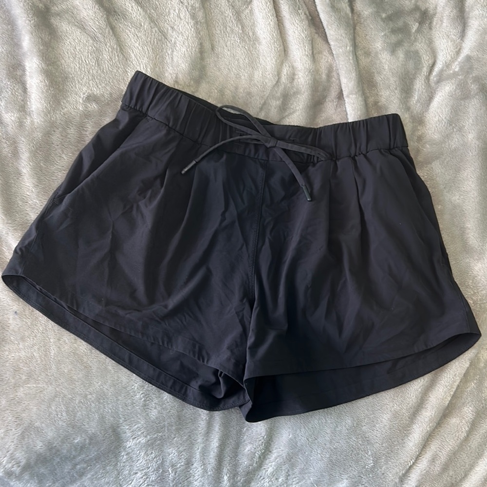 Lululemon Stroll at Sundown High Rise Shorts 3”